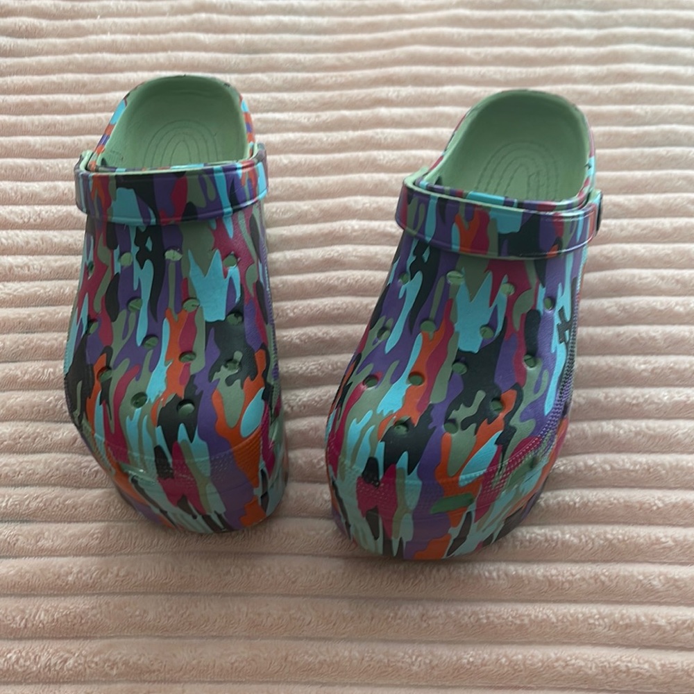 Women nursing clogs